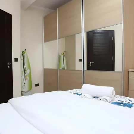 Ergi's Host تيرانا